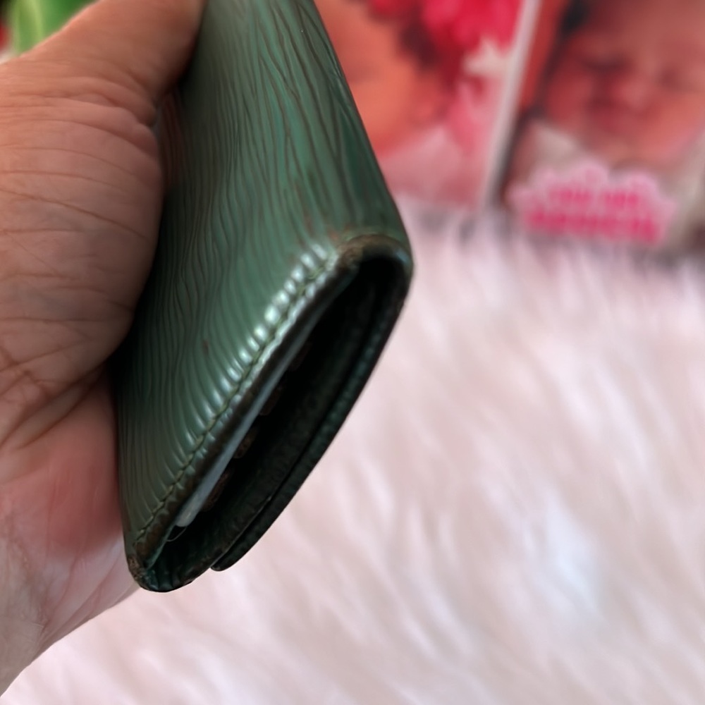 Louis Vuitton Epi 4 Keychain Case. Date Code Ca09… - image 6